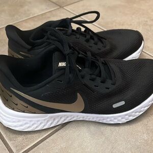 NIKE Revolution tennis shoes!